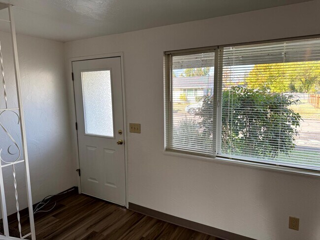 Foto del edificio - 2 Bedroom Duplex in Southwest Eugene