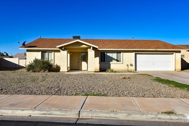 Building Photo - 2866 S 30th Dr
