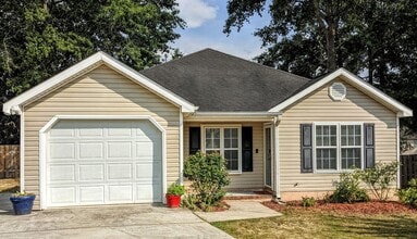 Building Photo - 2045 Shoreline Dr