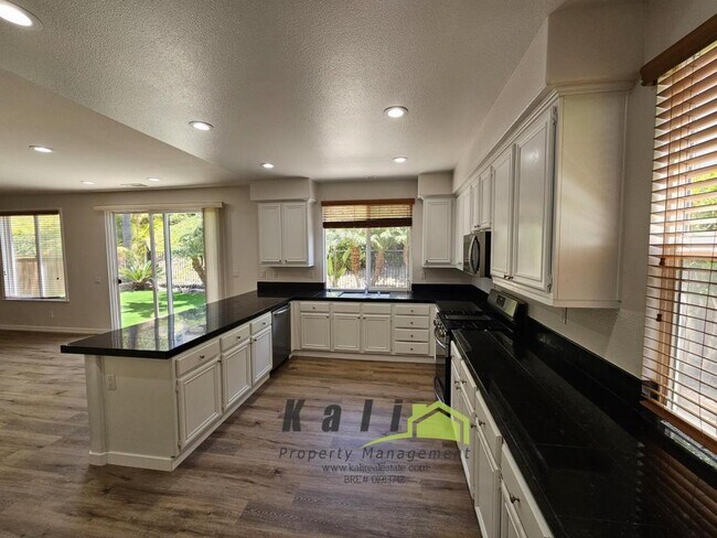 Building Photo - 359 Circulo Coronado