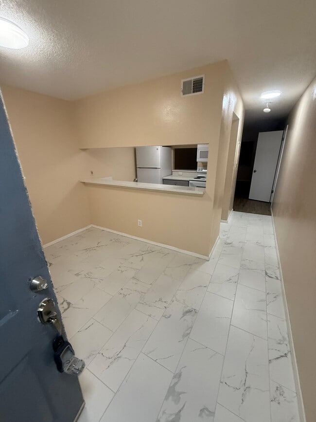 Building Photo - 7015 Waterside Dr