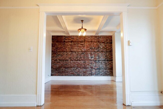 Building Photo - Paramount Apartments - 1 bedroom