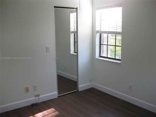 Building Photo - 1501 Pinecrest Cir