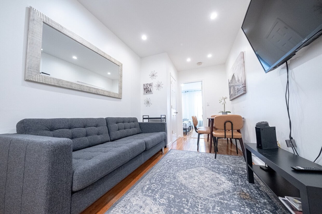 Foto principal - 2025 2nd Ave