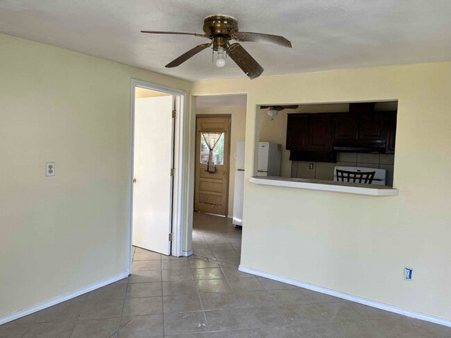 Building Photo - 713 Bowen St