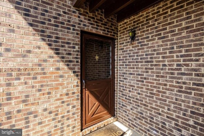 Building Photo - 23A W Bluebell Ln