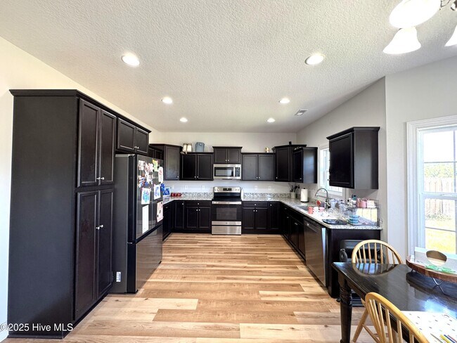 Foto del edificio - 461 Worsley Wy