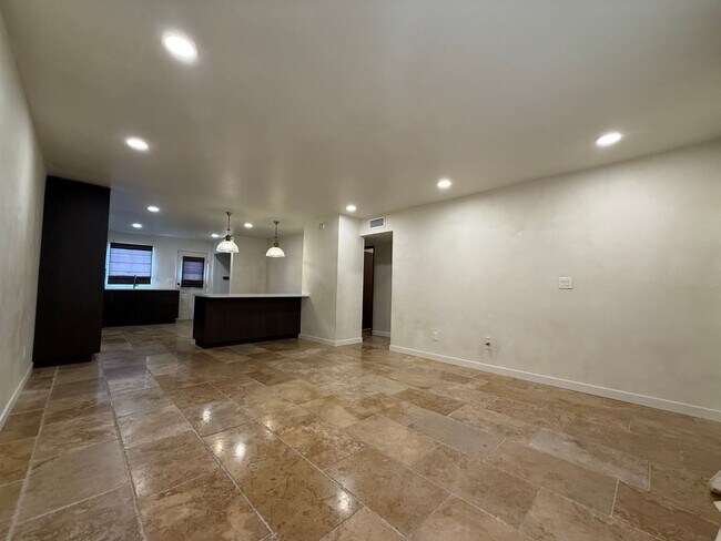 Foto del edificio - Beautifully updated condo!