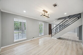 Building Photo - 553 Cane River Ln