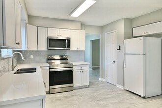 Building Photo - 7207 San Pablo Dr