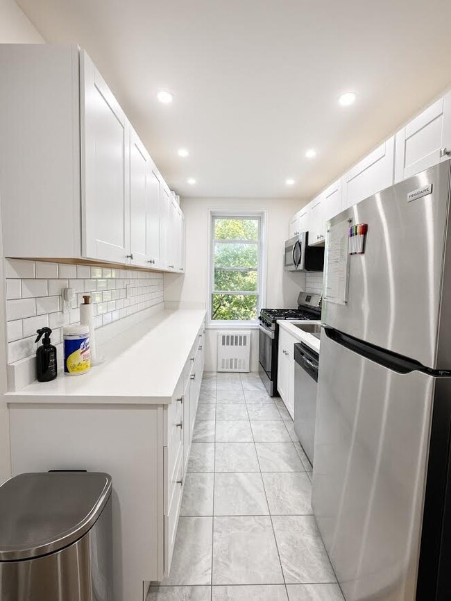 Building Photo - 5775 Mosholu Ave