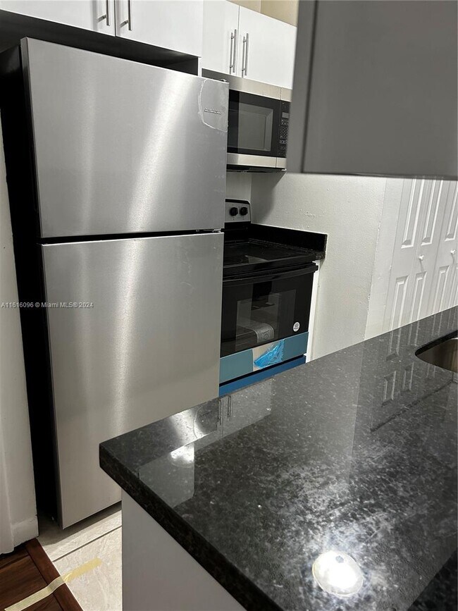 Foto del edificio - 18312 NW 68th Ave
