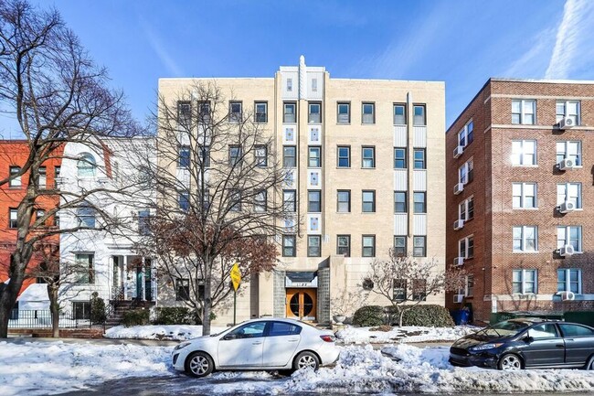 Photo - 1727 R St NW House