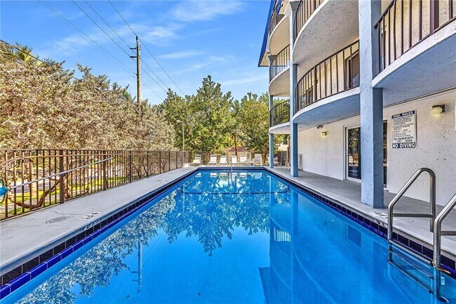 Foto del edificio - 3909 N Ocean Blvd