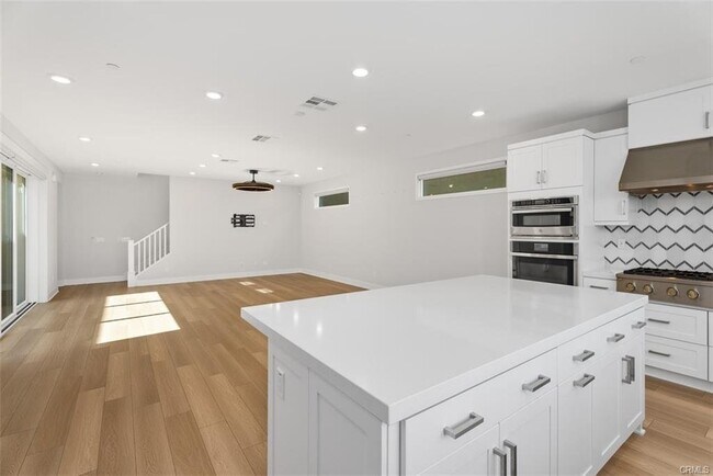 Building Photo - 146 Chorus, Irvine, CA 92618 - 3 BR 2.5 BA...