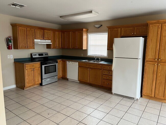 Foto del edificio - 504 Idlewild Dr