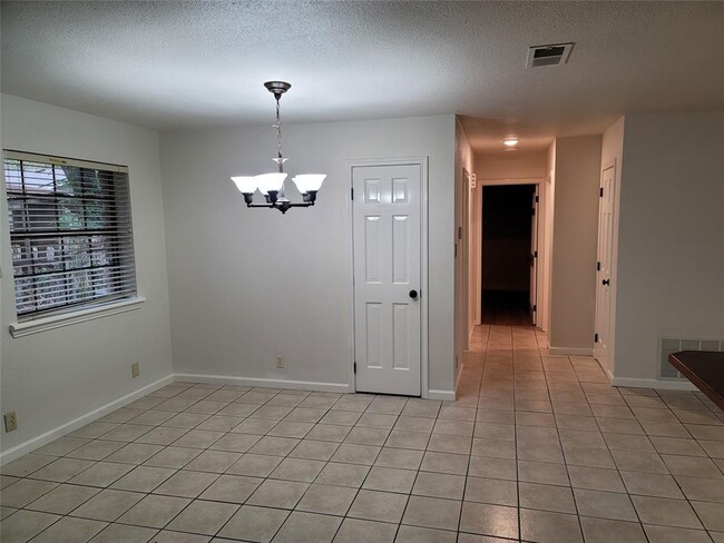 Foto del edificio - 306 E Anderson Ave