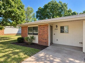 Building Photo - 2310-2310 N Raven Ln