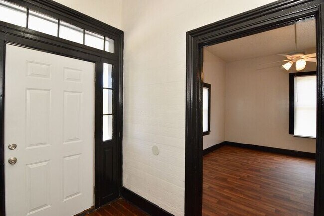Building Photo - 1860 Greene St