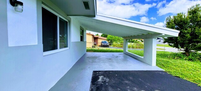 David Knapp - Pompano Beach Rentals - 1751 2nd Ter, Pompano Beach, FL 33060 - 1751 NW 2nd Ter