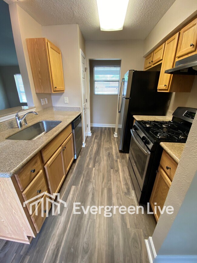 Foto del edificio - 76 Skystone Ct