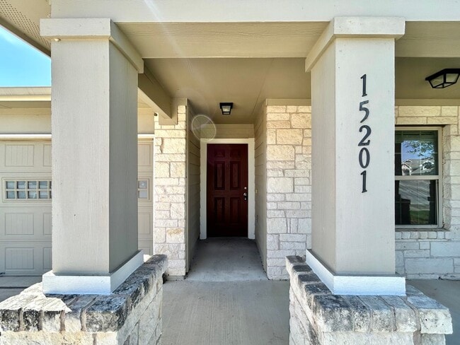 Building Photo - Charming 3-Bedroom Home with Open Layout & Covered Patio!