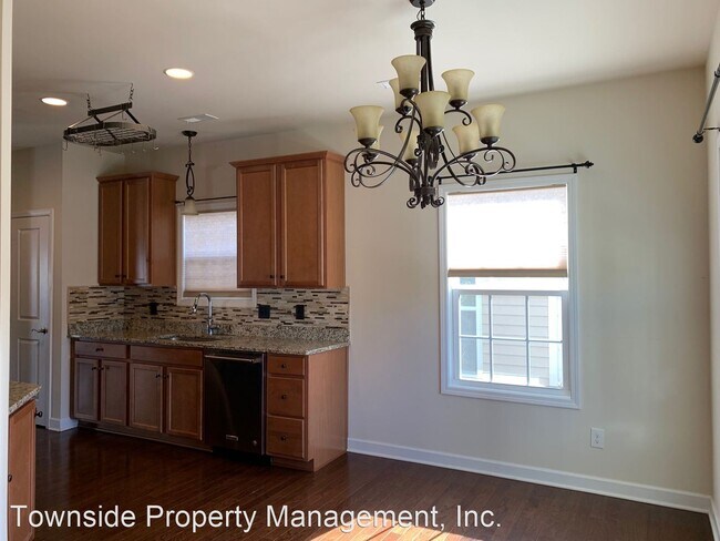 Building Photo - 3 br, 2.5 bath House - 215 Phoenix Blvd.