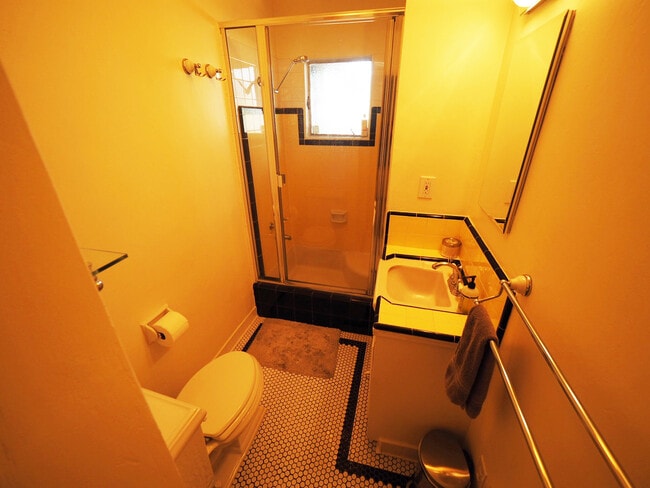 Hall bath retains period finishes - 821 Vanderbilt Pl.