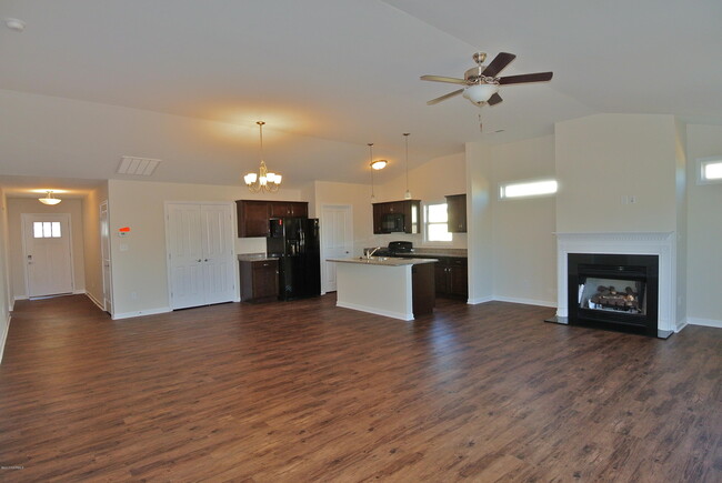 Building Photo - 206 Bungalow Dr