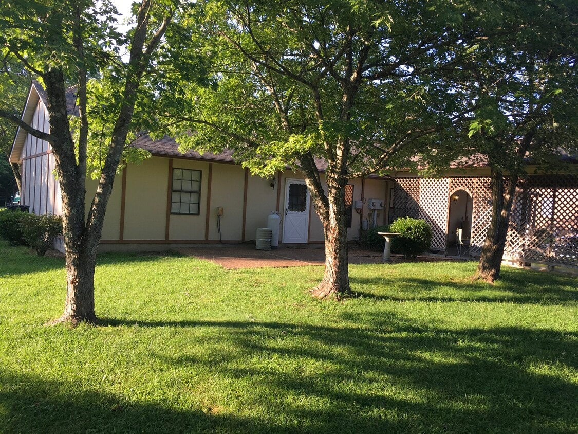 Primary Photo - 735 Bradley Dr