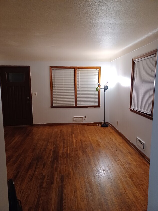 Foto principal - 3744-3711 11th Ave S