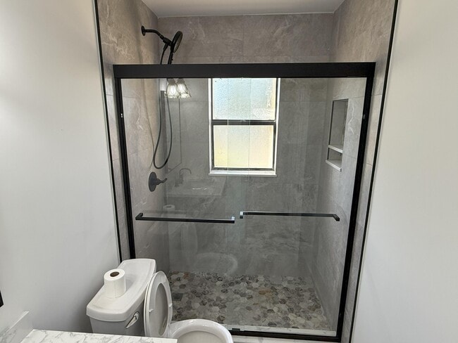 Foto del edificio - 440 Glenwood Dr