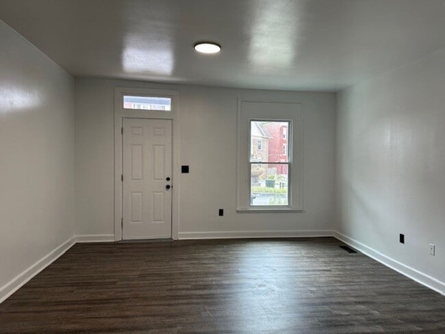 Building Photo - 1248 Derry St