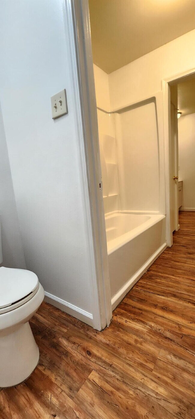 Foto del edificio - Spacious Renovated Townhome Near Highways & Lambert Airport