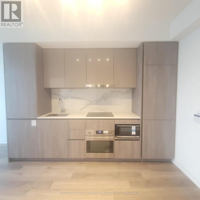 Building Photo - 8 Interchange Wy