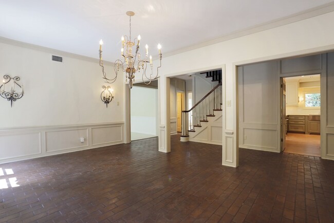 Building Photo - 9 Pine Forest Cir