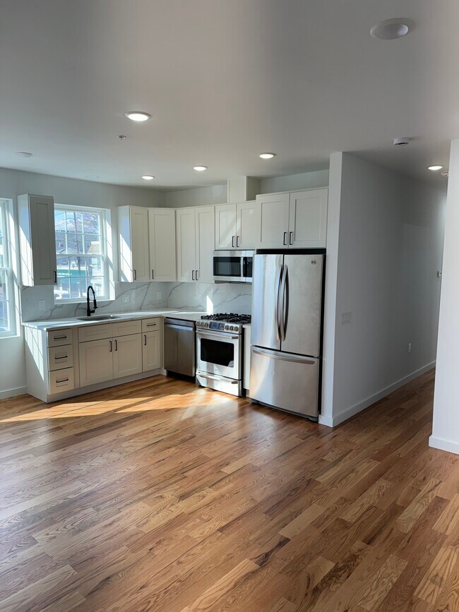 Building Photo - 125 Broughton Ave