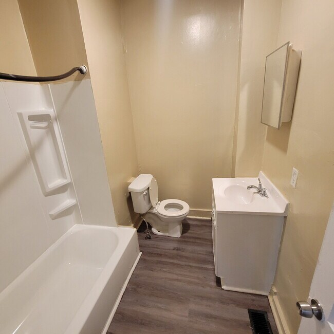 Foto del edificio - Near Eastside 3BR House ready to LEASE!