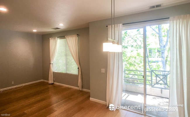 Building Photo - 1 br, 1 bath Condo - 465 Navaro Way #223 -