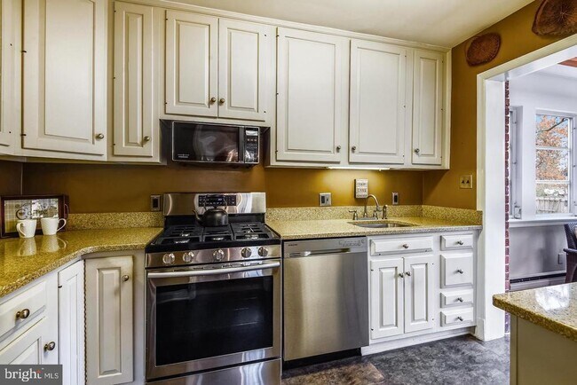 Foto del edificio - 1727 Oakcrest Dr