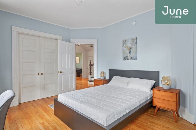 Foto del edificio - ROOM ONLY in 5-bed/1.5-bath Home
