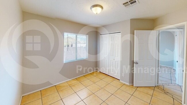 Building Photo - 9011 S 8th Pl