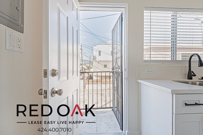 Building Photo - ~LOW DEPOSIT~ Charming Two Bedroom with In...