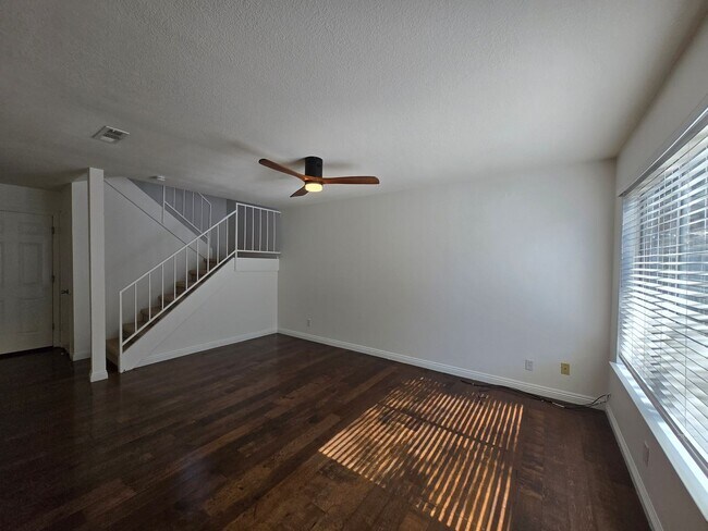Foto del edificio - 6425 Big Pine Way