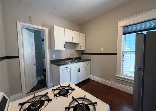 Foto del edificio - 1042 Elmwood Ave