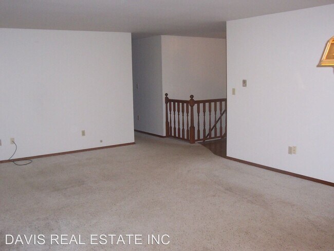 Building Photo - 7 Crestview Dr