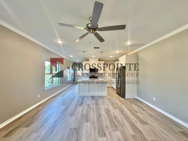 Building Photo - 3 Bedroom 2.5 Bathroom Townhomes at Villa Rosa!