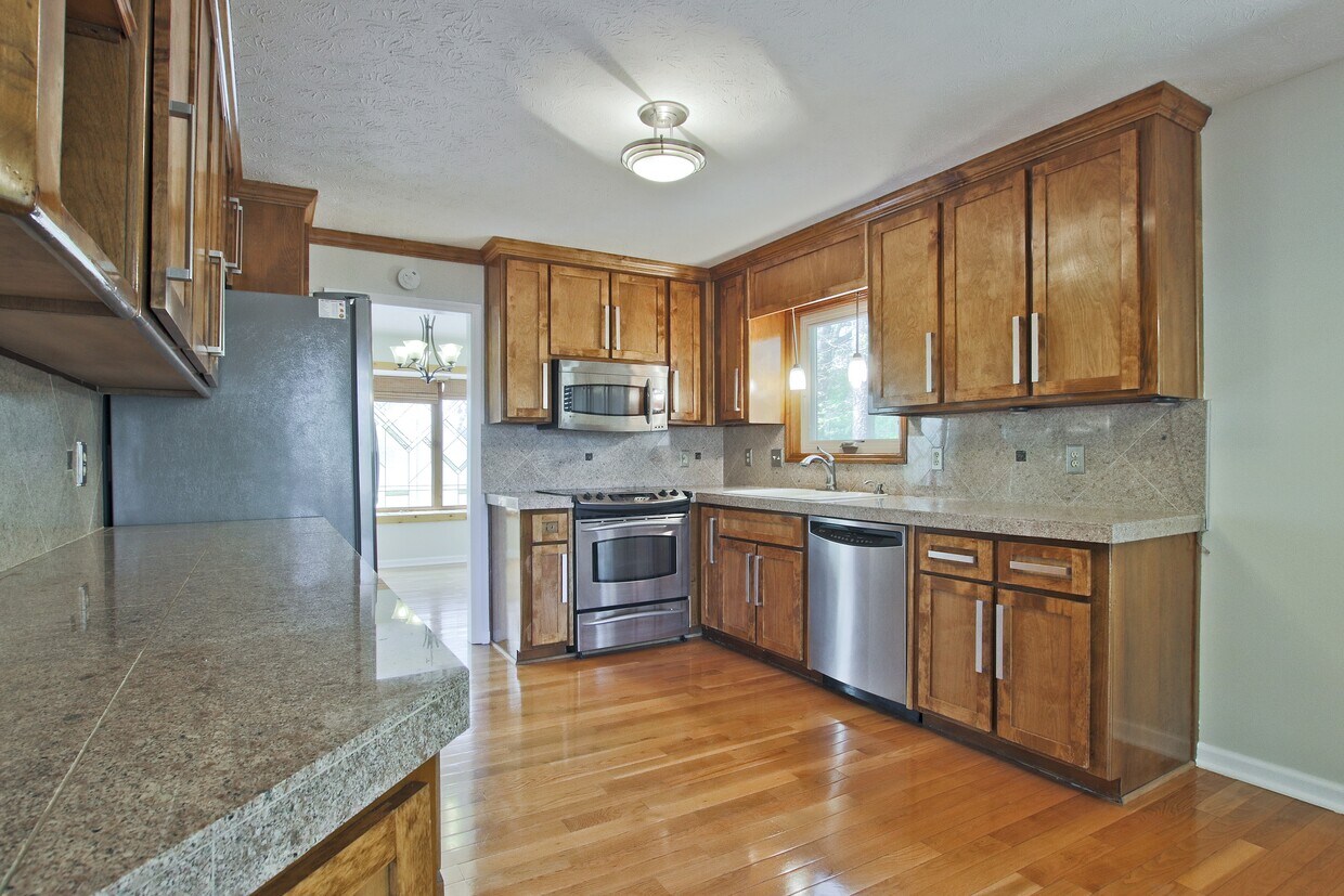 Primary Photo - 923 Blackwell Ct