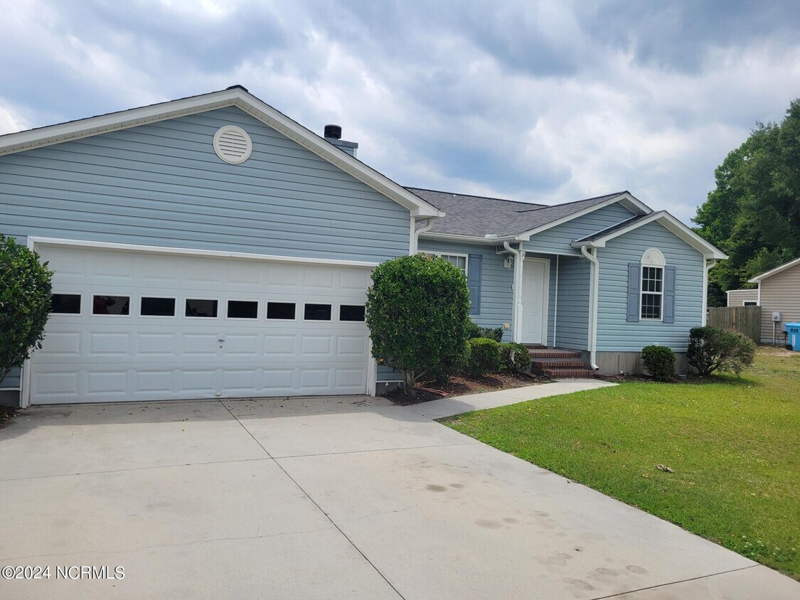 Foto principal - 127 Linden Rd