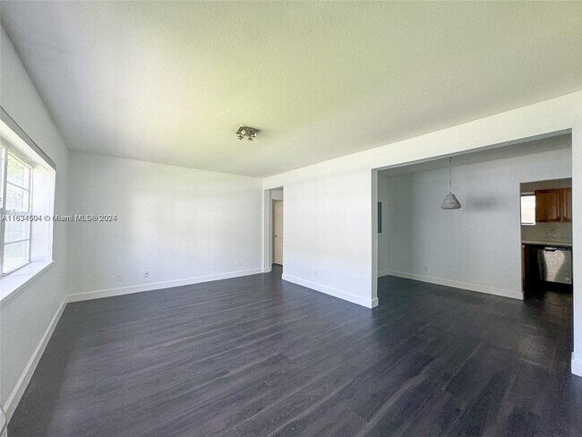 Building Photo - 10150 E Bay Harbor Dr